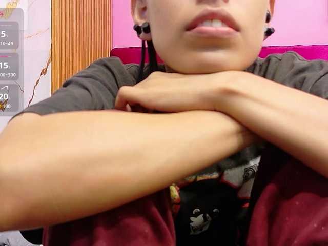 yourcuteneighbourr live cam on BongaCams