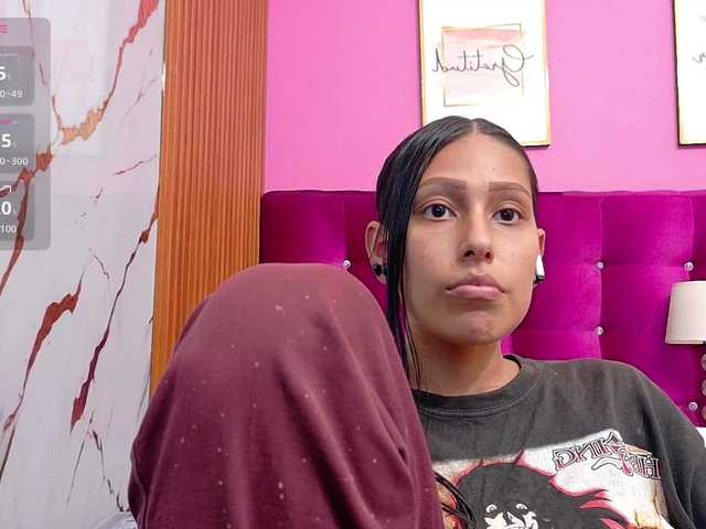 yourcuteneighbourr live cam on BongaCams