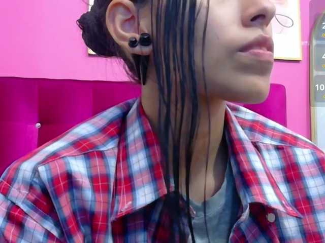 yourcuteneighbourr live cam on BongaCams