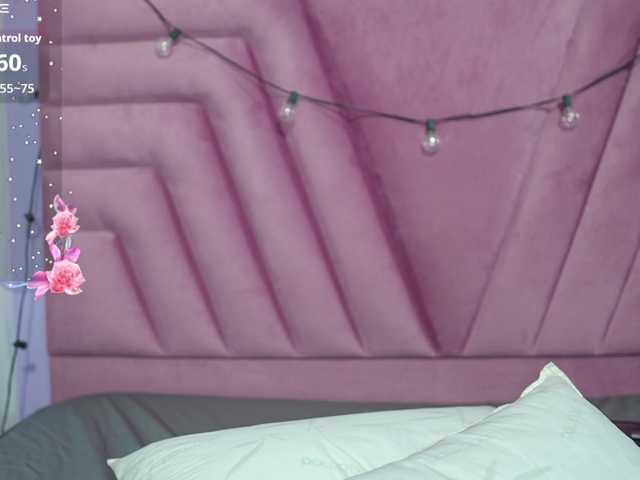 yourcuteneighbourr live cam on BongaCams