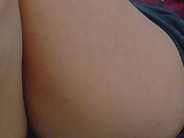 yourcuteneighbourr live cam on BongaCams