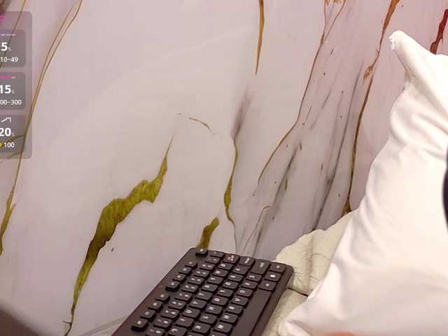 yourcuteneighbourr live cam on BongaCams