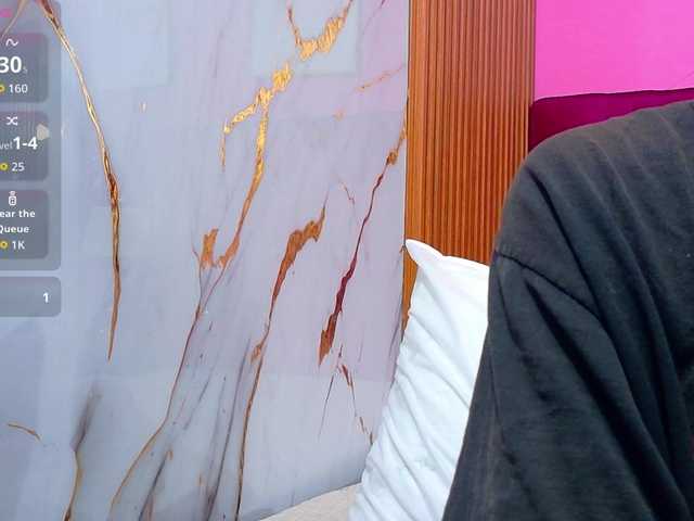 yourcuteneighbourr live cam on BongaCams