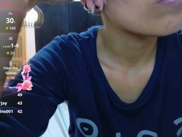 yourcuteneighbourr live cam on BongaCams