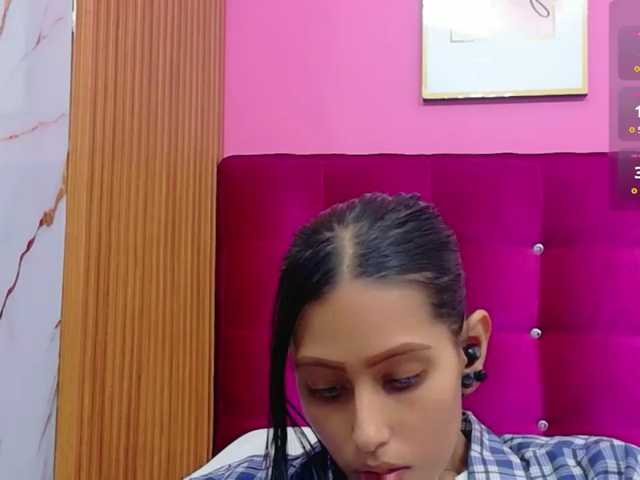 yourcuteneighbourr live cam on BongaCams