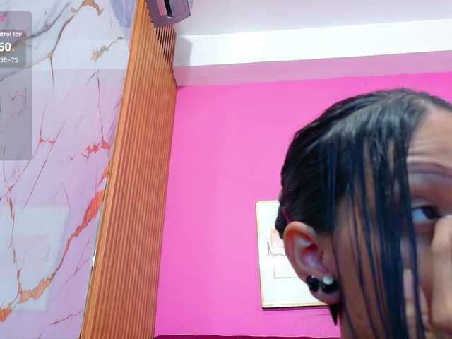 yourcuteneighbourr live webcam show