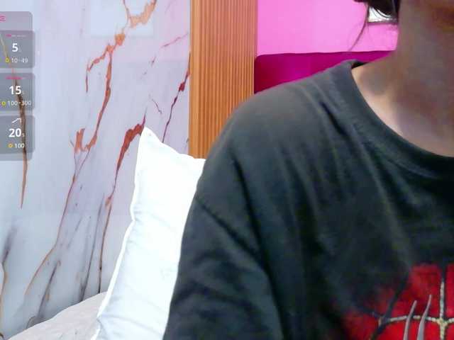 yourcuteneighbourr live cam on BongaCams