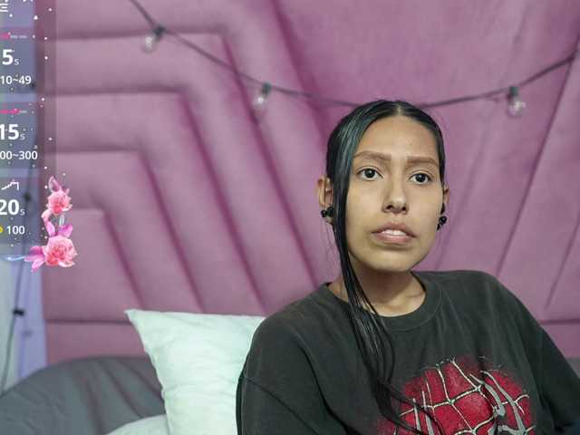 yourcuteneighbourr live cam on BongaCams