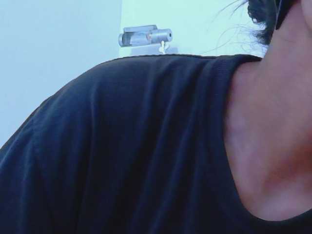 yourcuteneighbourr live cam on BongaCams