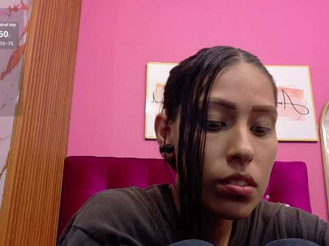 yourcuteneighbourr live cam on BongaCams