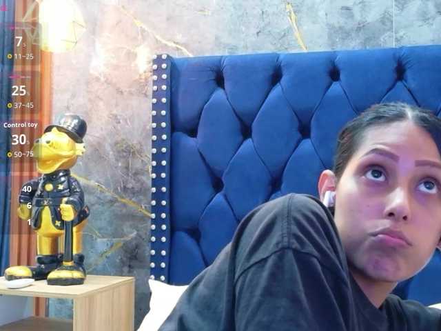 yourcuteneighbourr live webcam show