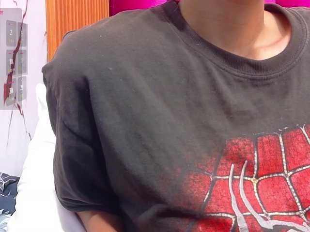 yourcuteneighbourr live cam on BongaCams