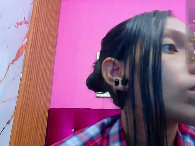 yourcuteneighbourr webcam model