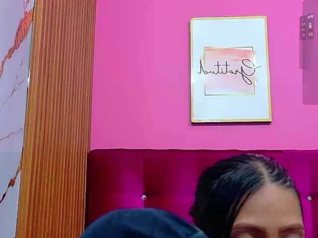 yourcuteneighbourr live cam on BongaCams