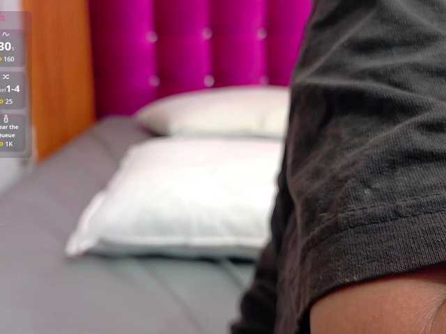 yourcuteneighbourr live cam on BongaCams