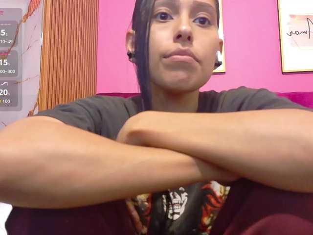 yourcuteneighbourr live cam on BongaCams