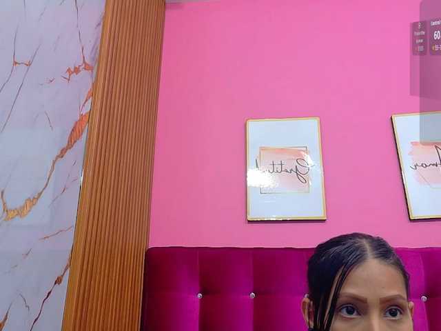yourcuteneighbourr live cam on BongaCams