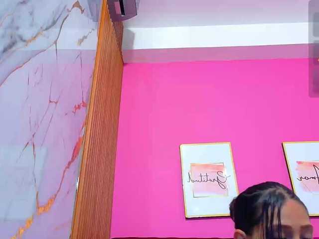 yourcuteneighbourr live cam on BongaCams