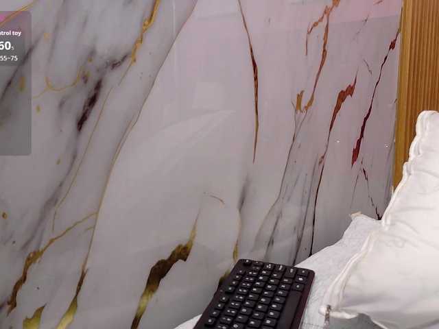 yourcuteneighbourr live cam on BongaCams