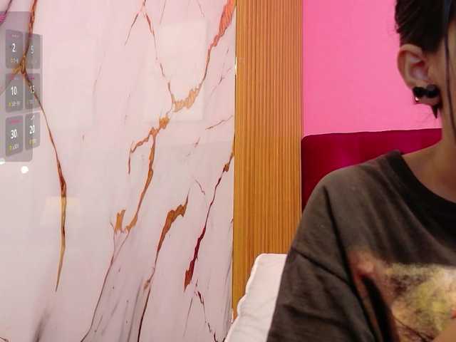 yourcuteneighbourr live cam on BongaCams