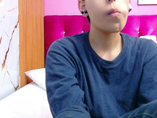 yourcuteneighbourr live cam on BongaCams