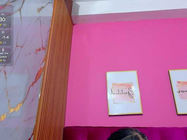 yourcuteneighbourr live webcam show
