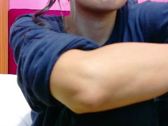yourcuteneighbourr live cam on BongaCams