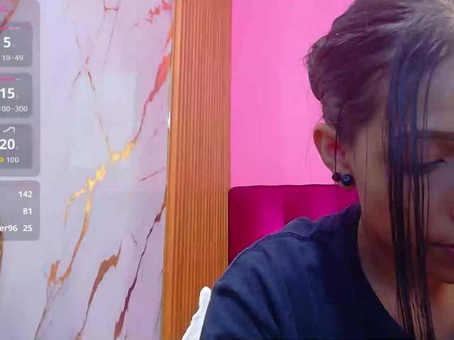 yourcuteneighbourr live cam on BongaCams
