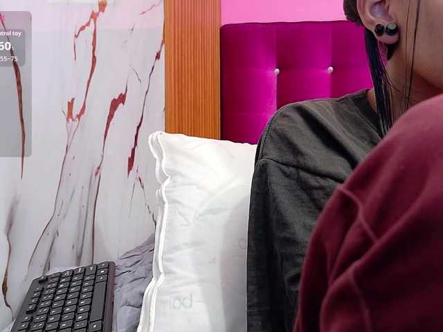 yourcuteneighbourr live cam on BongaCams