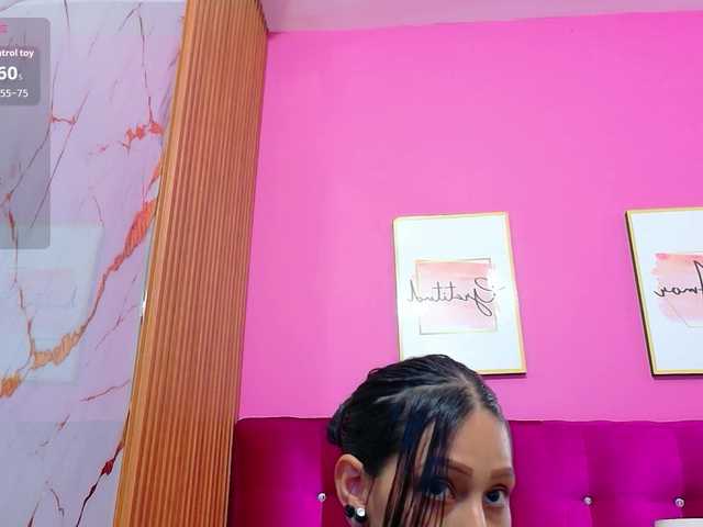 yourcuteneighbourr live webcam show