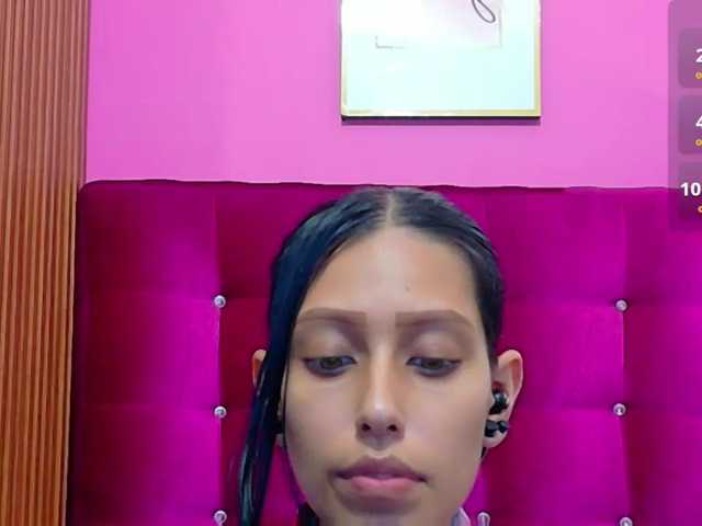 yourcuteneighbourr live cam on BongaCams