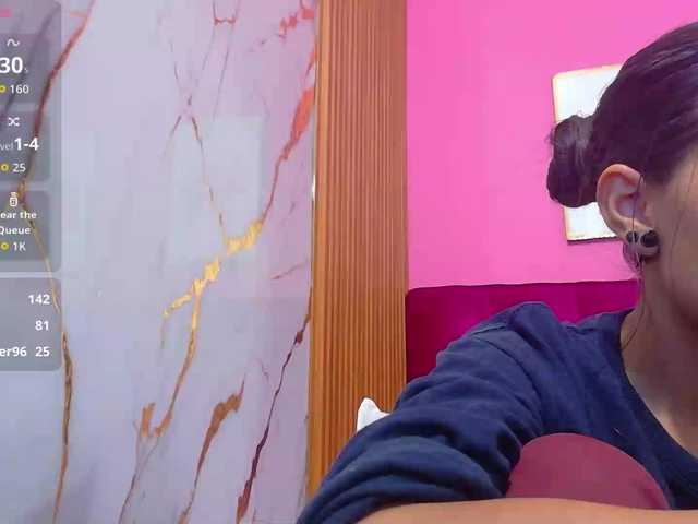 yourcuteneighbourr live cam on BongaCams