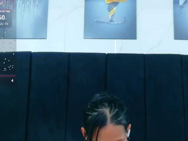 yourcuteneighbourr live cam on BongaCams
