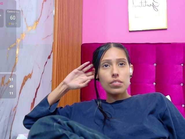 yourcuteneighbourr live cam on BongaCams