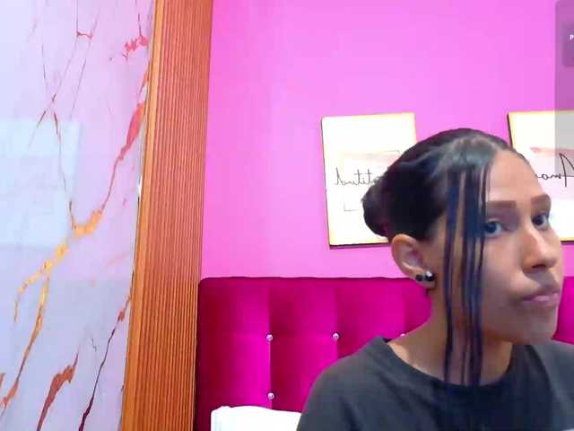 yourcuteneighbourr live cam on BongaCams