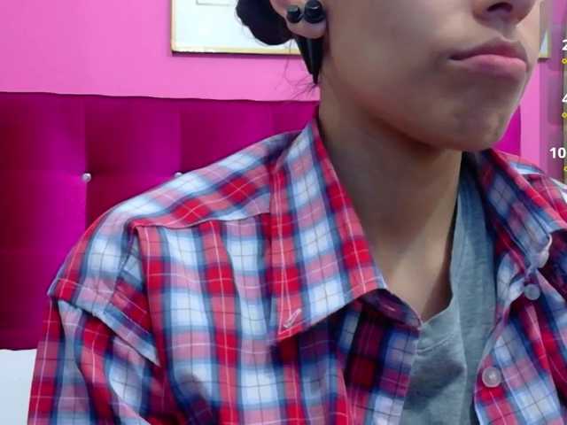 yourcuteneighbourr live cam on BongaCams