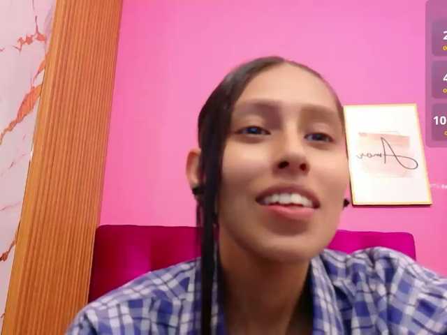 yourcuteneighbourr live cam on BongaCams