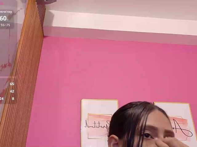 yourcuteneighbourr live cam on BongaCams