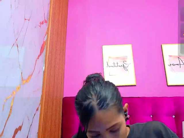 yourcuteneighbourr live cam on BongaCams
