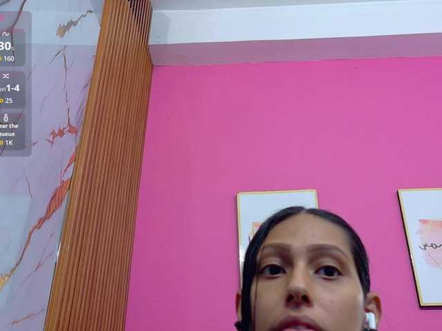 yourcuteneighbourr live cam on BongaCams
