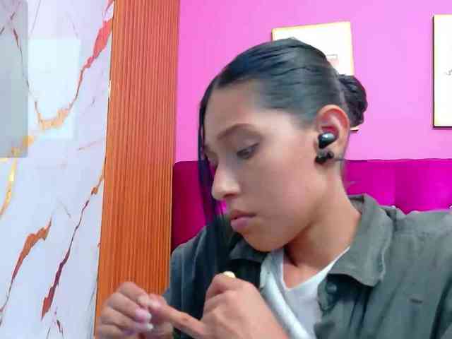 yourcuteneighbourr webcam