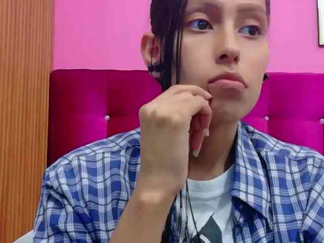 Model: yourcuteneighbourr