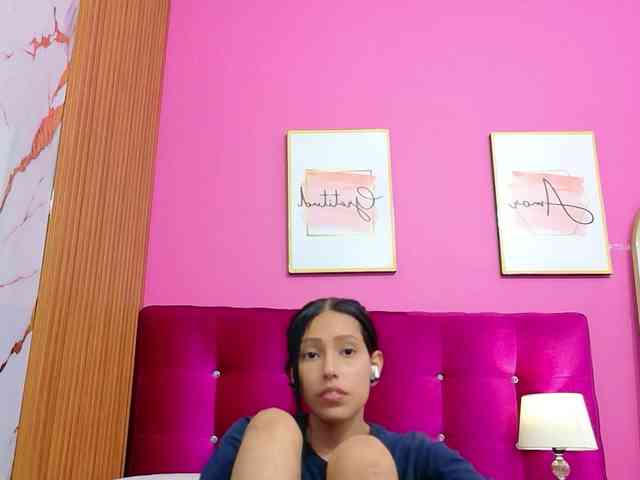 yourcuteneighbourr webcam