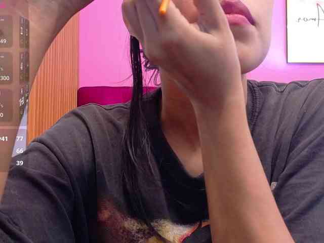 yourcuteneighbourr webcam