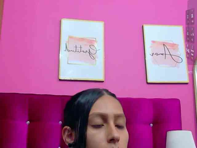 yourcuteneighbourr's live room