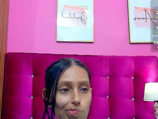 yourcuteneighbourr's live room