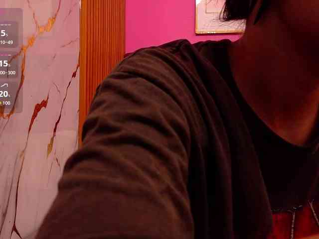 yourcuteneighbourr's live room