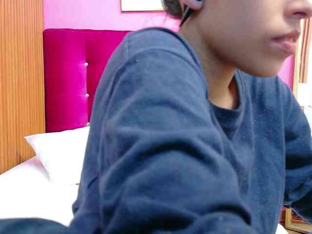 yourcuteneighbourr webcam