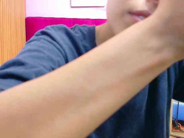 yourcuteneighbourr webcam