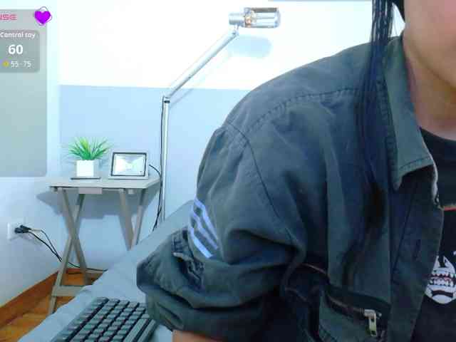 yourcuteneighbourr's live room